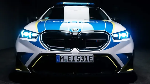 BMW M5 Touring също се превърна в патрулен автомобил