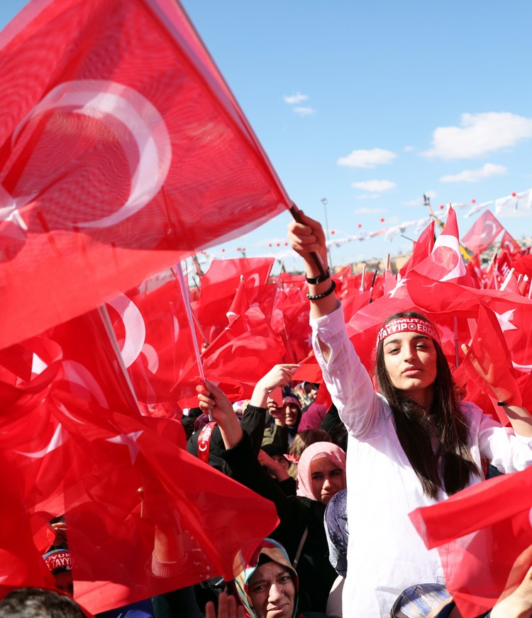 Най-големият митинг в историята на Истанбул (СНИМКИ)