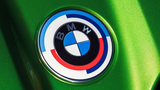 BMW се връща към стара емблема