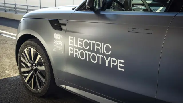 Официален поглед към първия електрически Range Rover