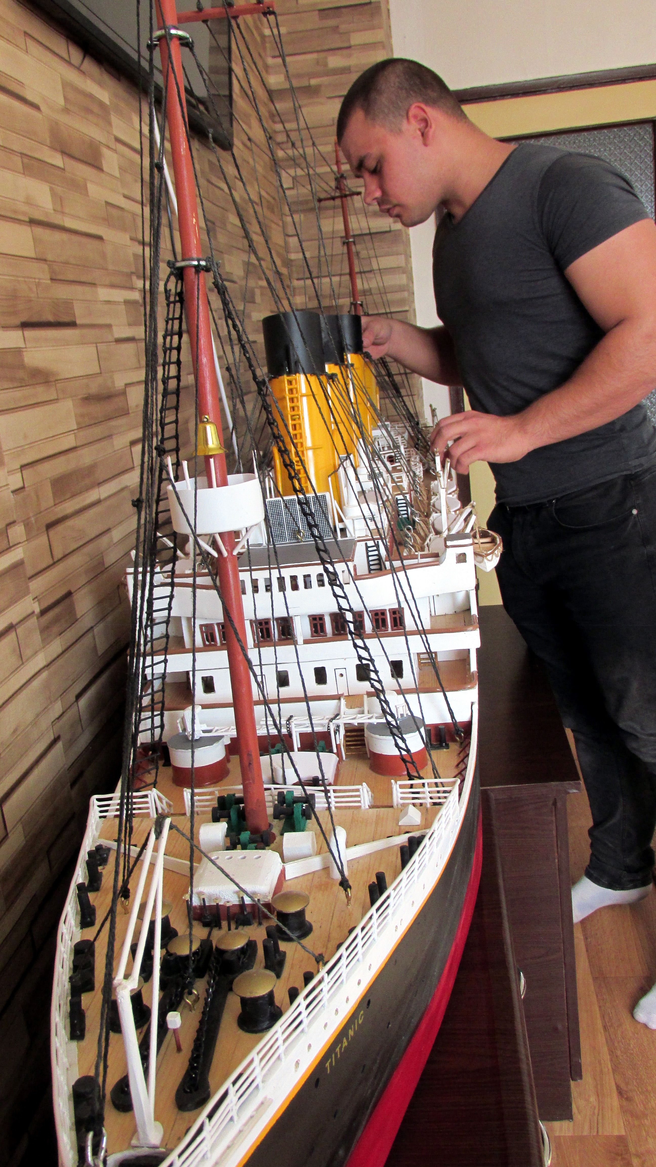 Млад силистренец впечатли с изкусен макет на "Титаник" (СНИМКИ)