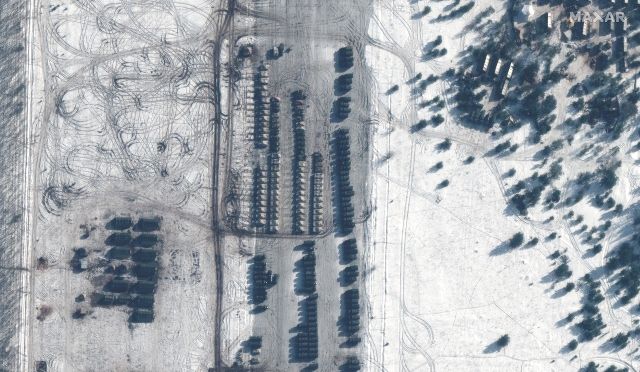 Какво прави руската армия? Ето какво показват сателитните снимки: