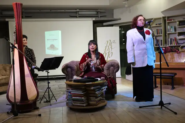 Катя Зографова: Оля Ал-Ахмед притежава седмата функция на езика | ФАКТИ.БГ Катя Зографова: Оля Ал-Ахмед притежава седмата функция на езика