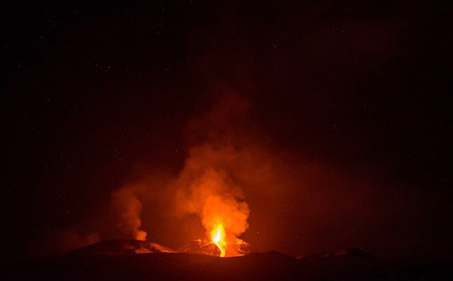 Вулканът Етна се активизира (СНИМКИ)