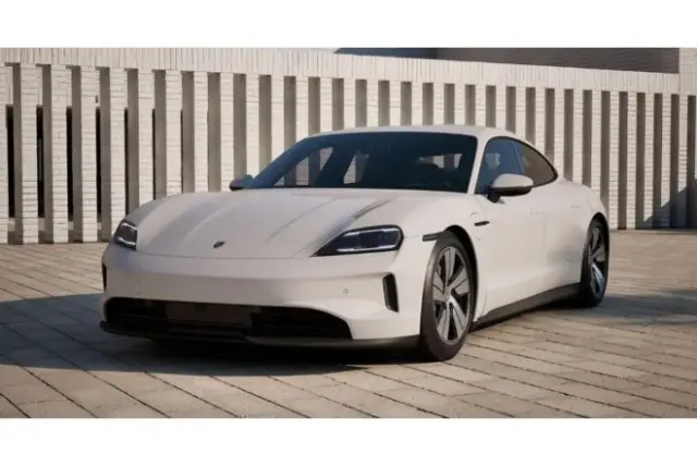 Роналдо подари Porsche на годеницата си