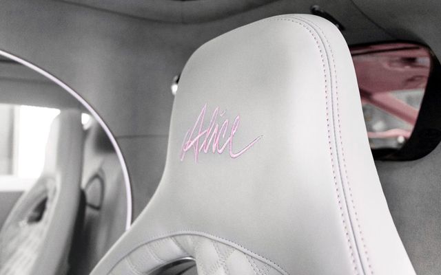  Ето го първото женско Bugatti 