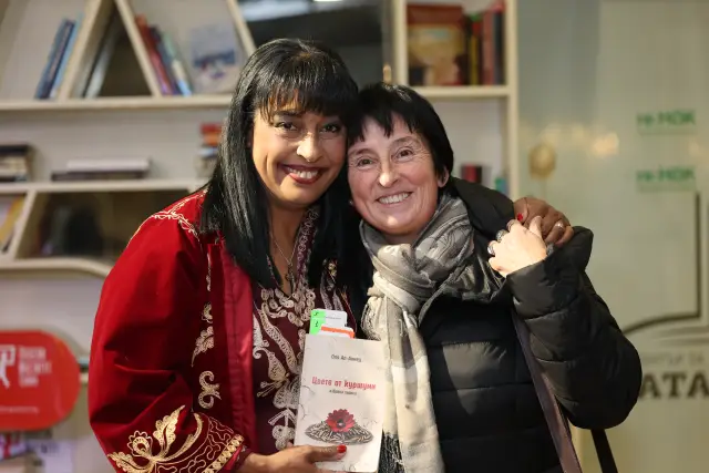  Премиерата на „ Цвете от патрони “ препълни „ Перото “ в НДК (ВИДЕО) 