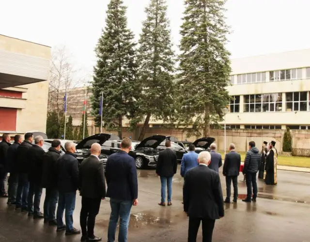  НСО се снабди с нови бронирани лимузини - 2 