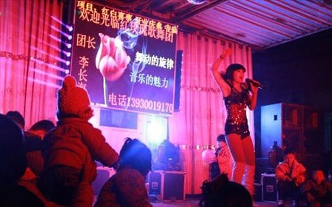 Китай забранява стриптийза по време на.... погребенията (СНИМКИ+ВИДЕО)
