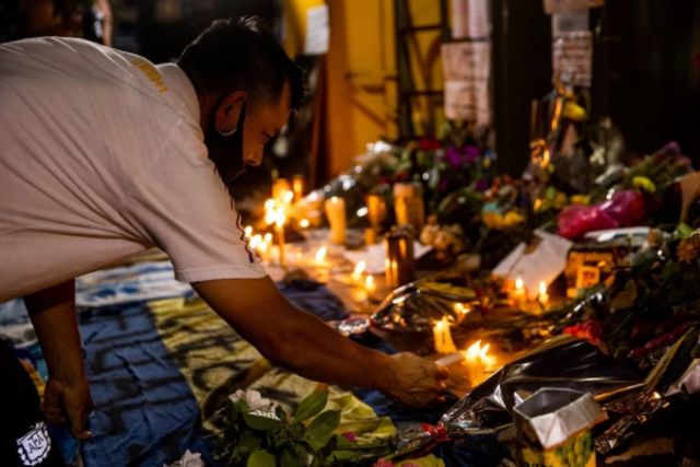  Хиляди съпроводиха катафалката с Марадона 