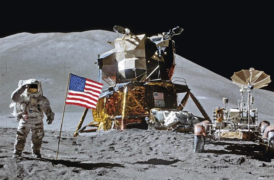 Американските знамена на Луната се разпадат