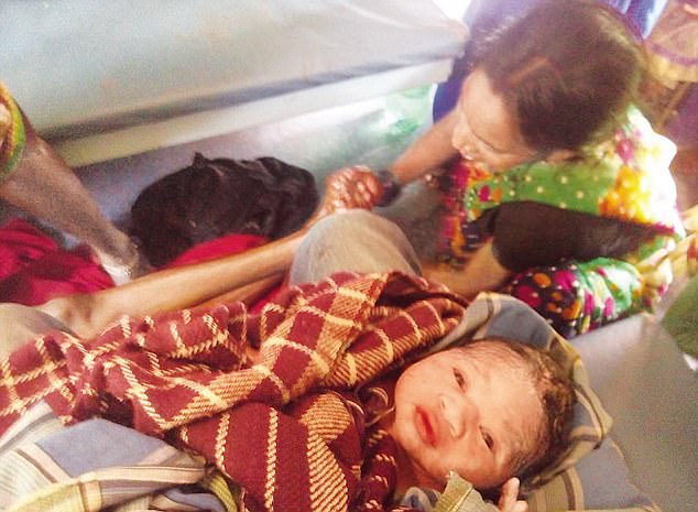 SMS-инструкции спасиха живота на новородено във влак