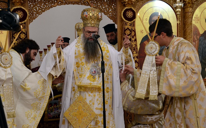 Тържествено бе осветен най-новия храм в Асеновград