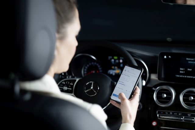 Плащане на горивото чрез екрана на навигацията при новите Mercedes-и