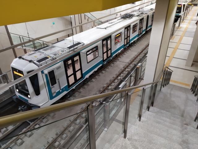  Хубаво е новото метро, само че не #хубавое, а в действителност 