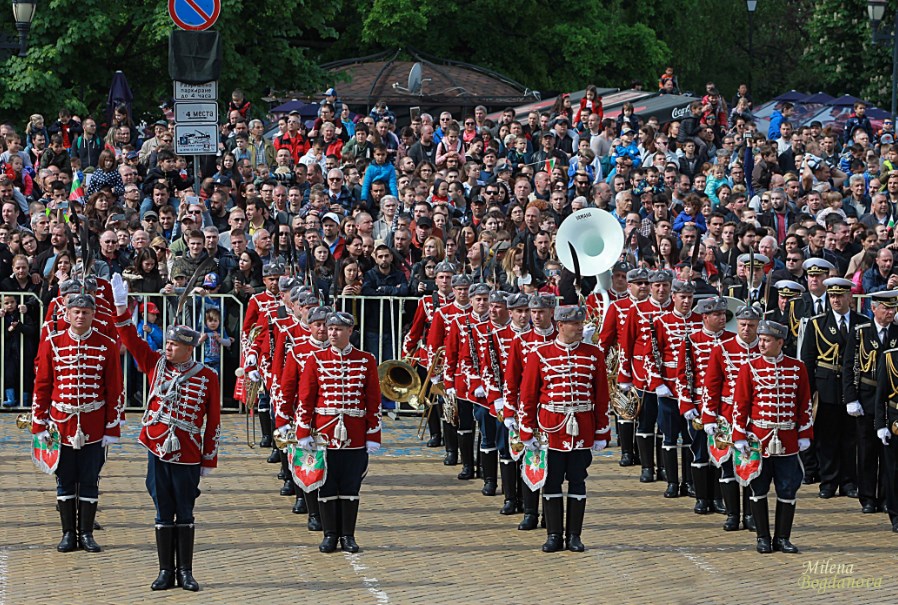 Над 1000 военнослужещи участваха в парада по случай Гергьовден (СНИМКИ)