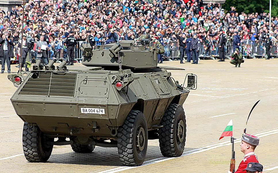 Над 1000 военнослужещи участваха в парада по случай Гергьовден (СНИМКИ)