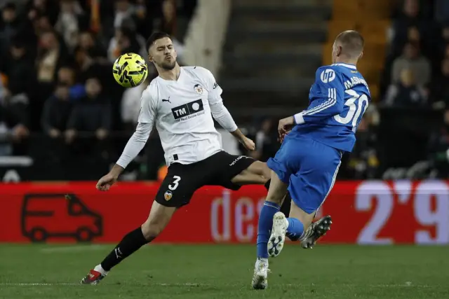 Реал Мадрид продължава победната серия след 2:0 над Валенсия на „ Местая “