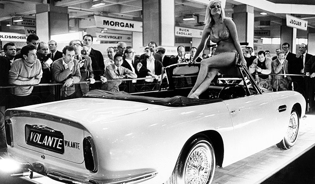Вижте мадамите на автосалоните през 50-те