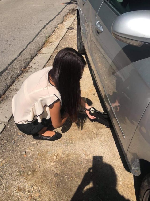 Спукана гума не спря две жени – депутати от "Демократична България" (СНИМКИ)