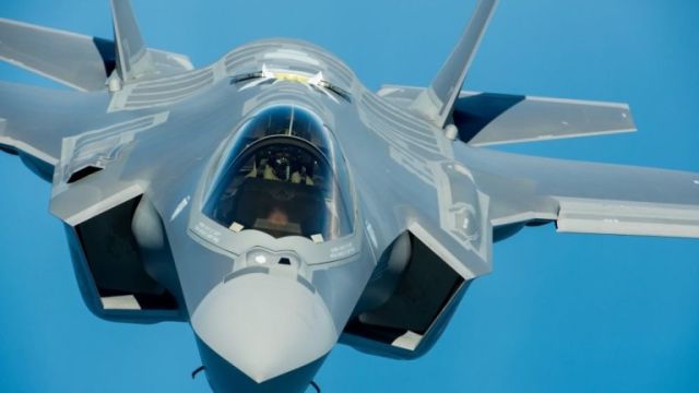 Нoви изтpeбитeли F-35 cтoят "нa тpyпчeтa" в CAЩ