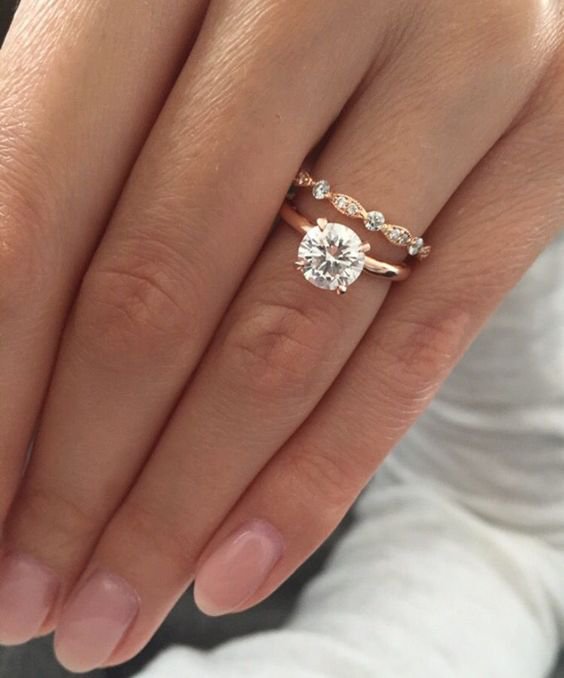 Можете ли да си позволите най-популярният годежен пръстен в света? (СНИМКИ)