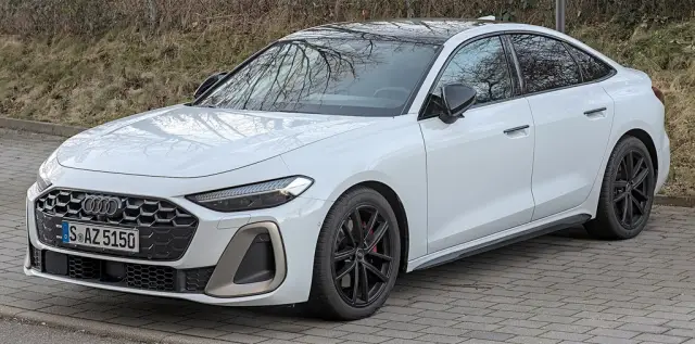 Имате три оптимални варианта за чисто нов премиум седан на цена под 60 000 евро