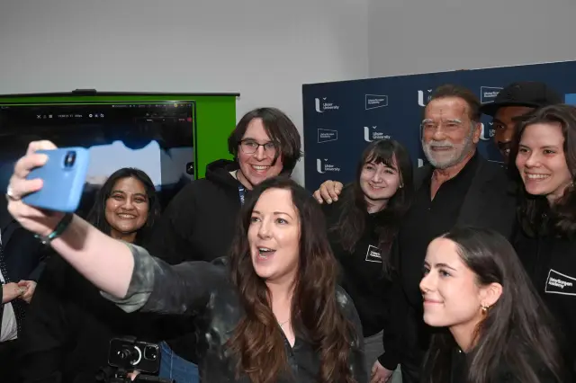 Арнолд Шварценегер получи почетна докторска степен (СНИМКИ)