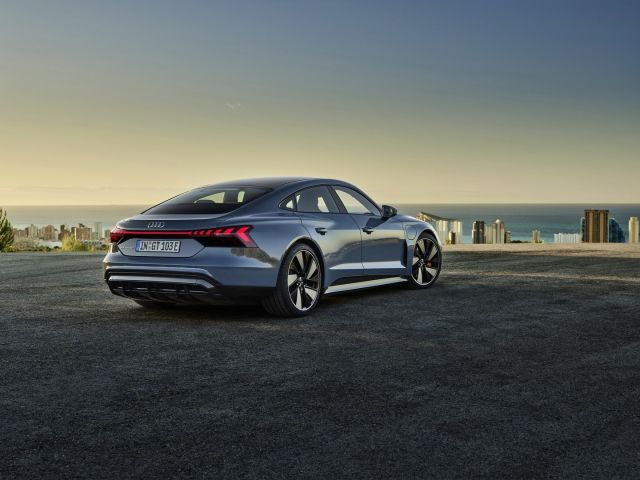  Audi ще прави повече „ електрички “ за сметка на А8 - 2 