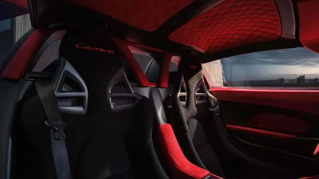 Как и защо Porsche "превъртя" километража на тази Carrera GT