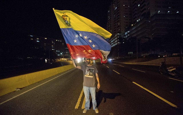 Кризата във Венецуела ескалира (СНИМКИ)