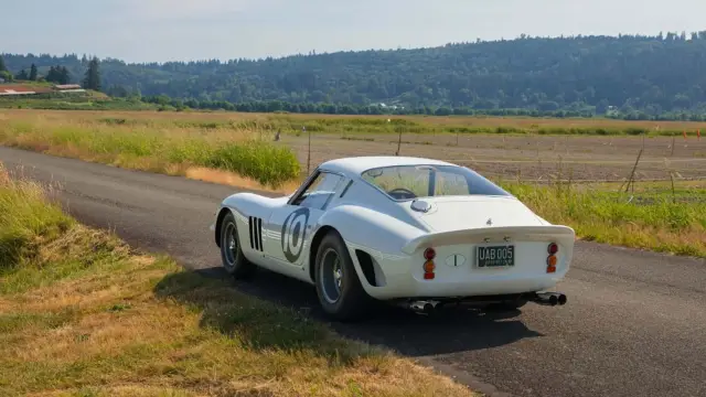 Продават единственото по рода си бяло Ferrari 250 GTO с очаквания за рекорд