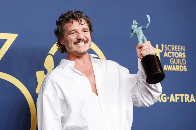 Педро Паскал прие статуетката си на наградите SAG пиян: Ще получа паник атака (ВИДЕО)