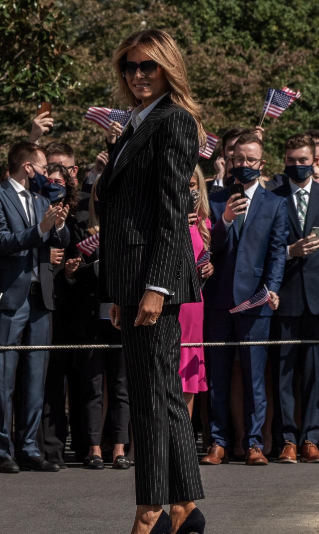  Пълен контрастност сред първата дама и първата щерка (СНИМКИ) 