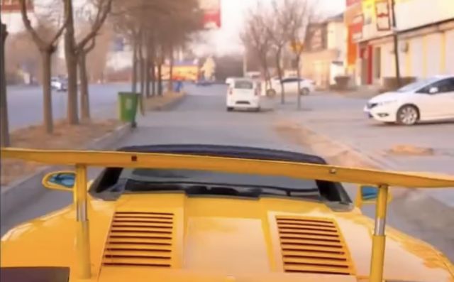 Направи си сам: Спойлер за Lamborghini от преден капак на Toyota (ВИДЕО)