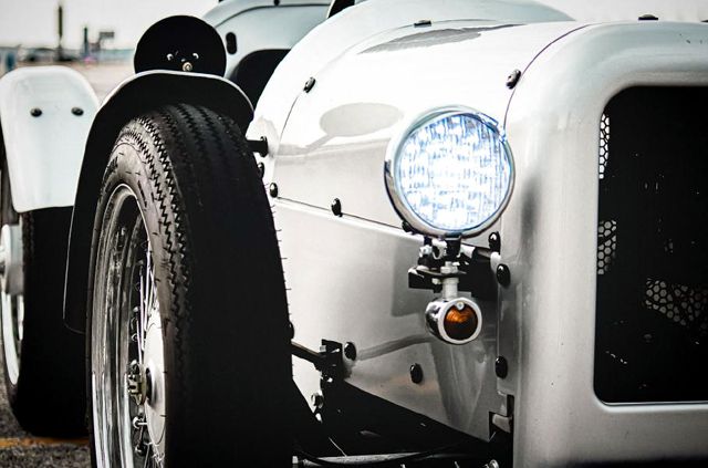  Едноместно електромобилче в ретро жанр 