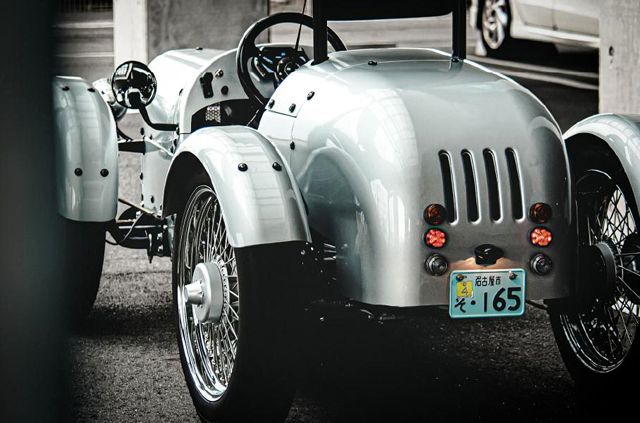  Едноместно електромобилче в ретро жанр 