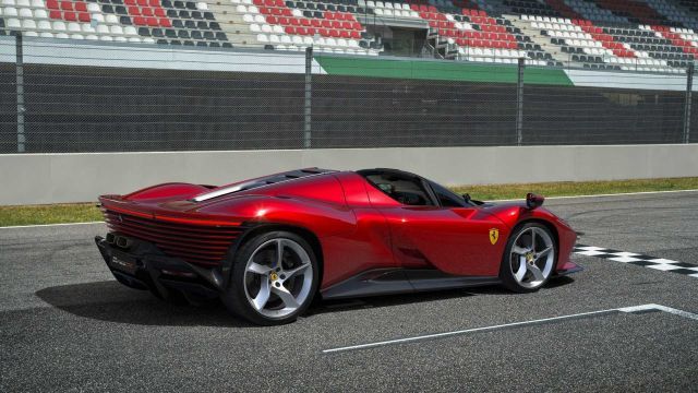 До 12 хиляди евро бонуси за работещите във Ferrari след рекордна 2021 година