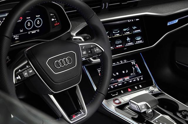 Audi пуска специално комби по случай 25-годишнината на RS2