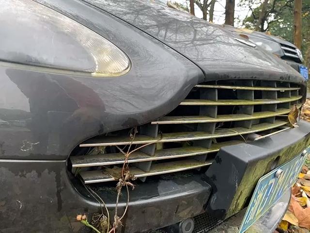  Стотици иззети суперколи гният навън 