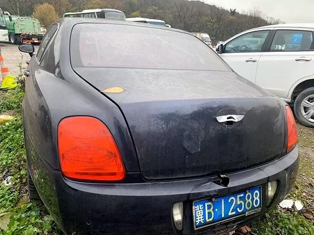  Стотици иззети суперколи гният навън 