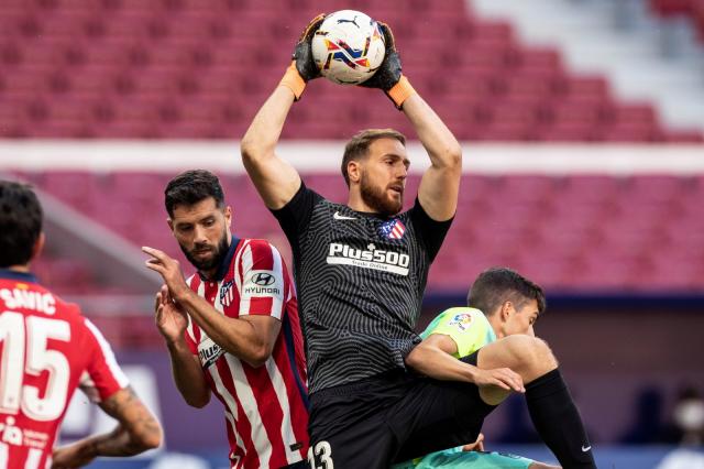  Атлетико Мадрид с погром, Суарес с два гола 