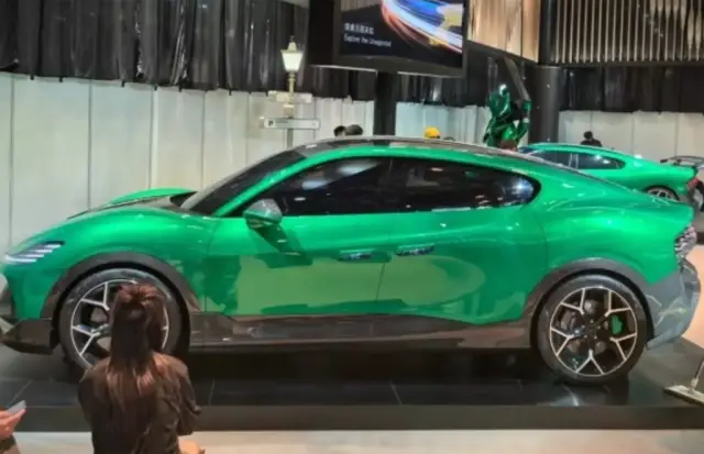 Представен е „кросоувър прахосмукачка“ с ускорение до 100 км/ч за 1.8 секунди