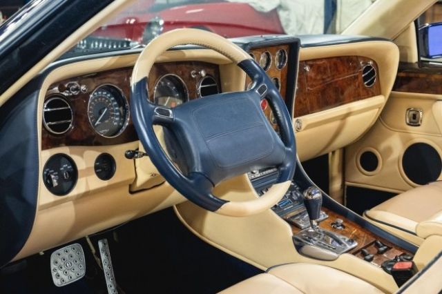 Ексклузивното Bentley на Жан-Клод Ван Дам беше продадено за жълти стотинки
