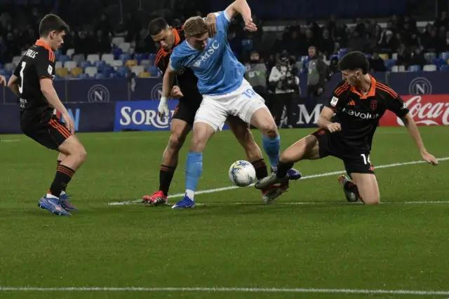 Комо изхвърли Наполи от Купата на Италия след драма с дузпи