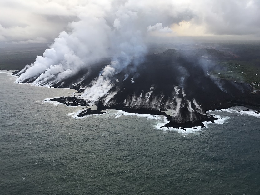 Вулкан причинил цъфтежа на водорасли в Тихия океан (СНИМКИ)