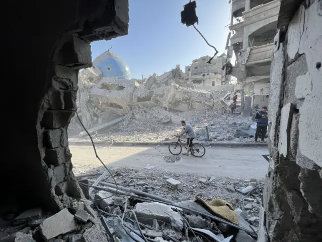Войната върна Газа десетилетия назад