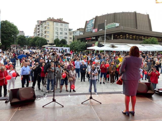  Нинова във Варна: Безплатни детски градини и ясли за младите фамилии 