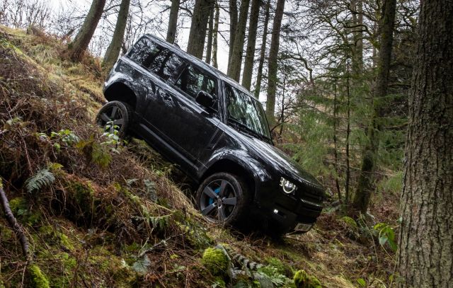  Land Rover приготвя Defender с мотор от М5 
