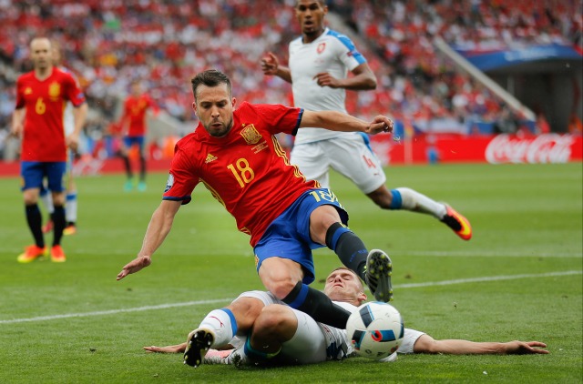 Испания тръгна с трудна победа на Евро 2016